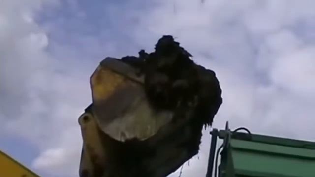 Машина для внесения твердых органических удобрений МТУ-15 смотреть онлайн