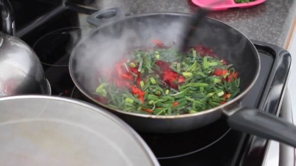 How to Borscht! A Traditional Russian Soup (Готовим Русский Суп Борщ )