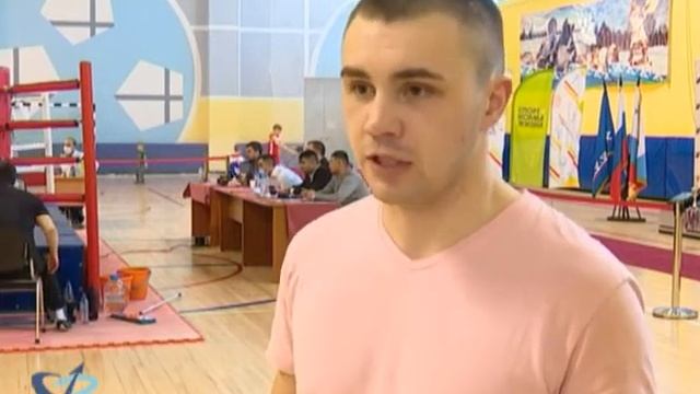 Стальные кулаки 12+ смотреть онлайн