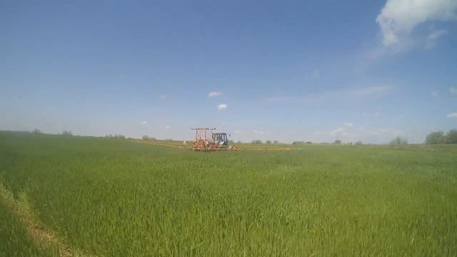 Подкормка ячменя карбамидом| МТЗ-82.1 & Jacto