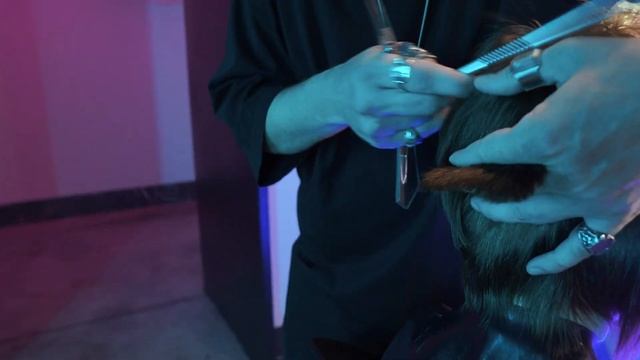 How to cut the Perfect Mature Haircut for Women смотреть онлайн