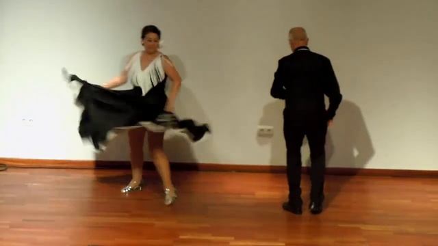 PASODOBLE " EL GATO MONTES" BAILA PAQUI Y GUMER смотреть онлайн