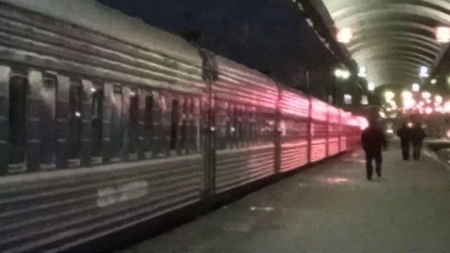Прибытие поезда 4 "Экспресс" Москва — СПб на Московский вокзал СПб (21 января 2021, Full HD). смотреть онлайн