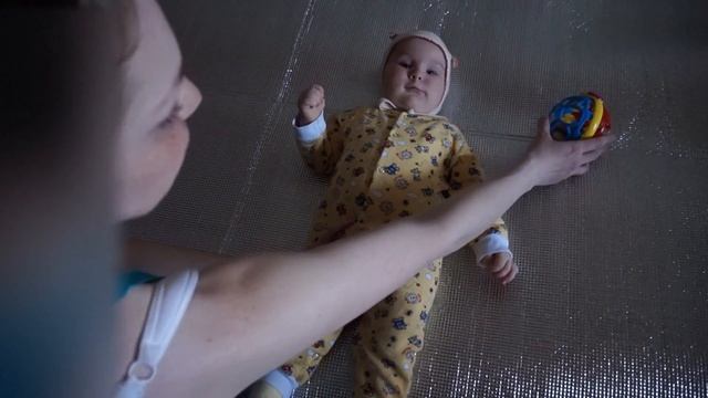 Как научить ребенка переворачиваться смотреть онлайн