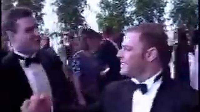 Music Producers Howard Perl and Marc Schenkel on the red carpet at the 1998 Grammy Awards смотреть онлайн