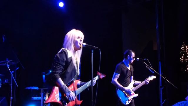 Gary Hoey and Lita Ford (Living Like A Runaway) смотреть онлайн