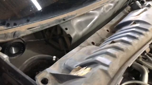 Troca do coxim do amortecedor do Renault Fluence 2015. смотреть онлайн