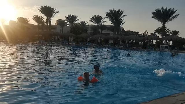 день 6 в отеле Long Beach Resort HURGHADA ЗУМБА. смотреть онлайн