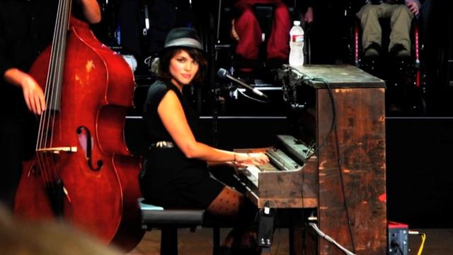 Norah Jones - Jolene (Dolly Parton) - Bridge School Benefit 2011 смотреть онлайн
