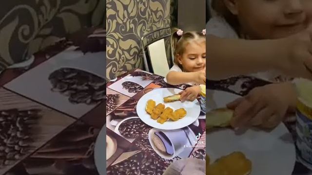 Донченко Настасья - 5 лет, Донченко Евгений - 2 года смотреть онлайн