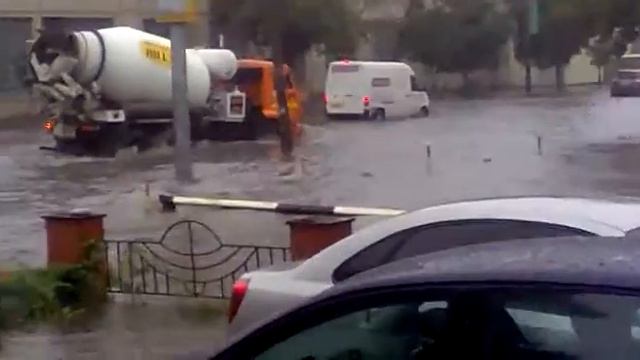 Потоп на ул Скляренка, 13 августа 2012 смотреть онлайн