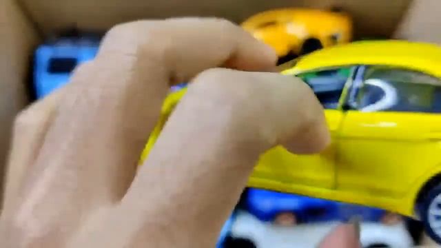 Box full of Model Car Jaguar, Nissan, Audi, Maserati, Peugeot, Pickup Truck , Police Pickup Truck 4 смотреть онлайн