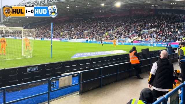 94TH MINUTE WINNER,PITCH INVADERS AND PYRO PARTY! Hull City 2-1 Huddersfield Town Matchday Vlog смотреть онлайн