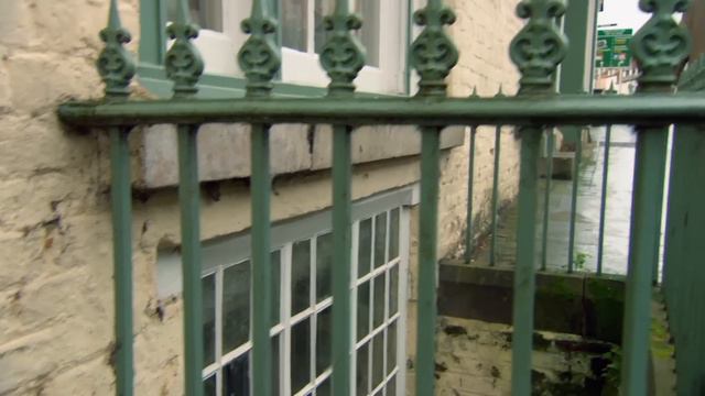 Drew Braves The Snow To Find Stock At The UK's Largest Antique Market | SEASON 12 | Salvage Hunters смотреть онлайн