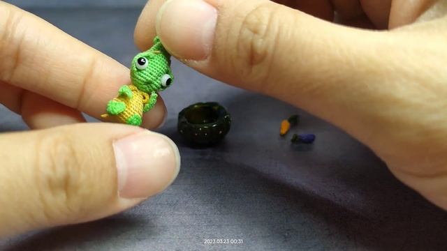 Миниатюрная колючка. Ручная работа. Обзор готовой игрушки. Амигуруми. Миниатюра. Полимерная глина.