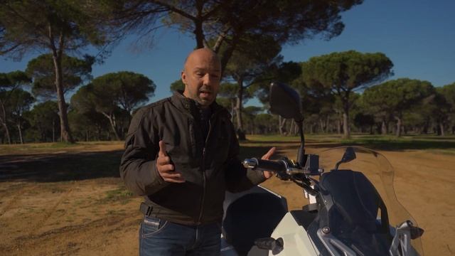 SYM ADX 125 - A Crossover para o dia a dia смотреть онлайн