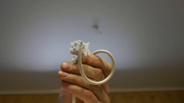Как повесить люстру. Натяжной потолок. Сборка люстры смотреть онлайн