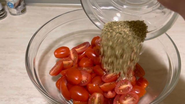 САЛАТ З ПОМІДОРАМИ ТА ТУНЦЕМ: ПІСНА ТА ДУЖЕ СМАЧНА СТРАВА-П'ЯТИХВИЛИНКА! смотреть онлайн