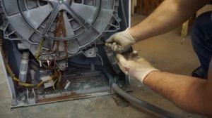 Как снять бак стиральной машины электролюкс\занусси. Видео №33