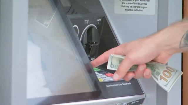 2 men caught on camera putting skimmer on ATM outside credit union смотреть онлайн