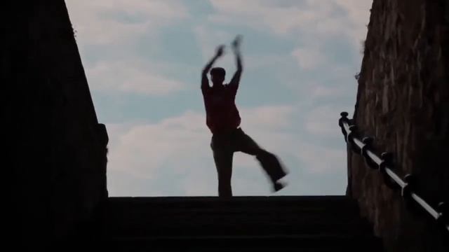 А я укуренный иду по переулочку