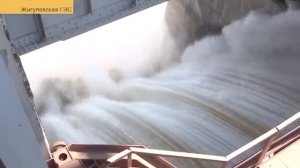 Жигулевская ГЭС. Cброс воды.