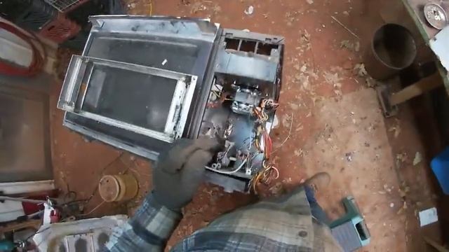 Scrapping an old microwave for copper смотреть онлайн