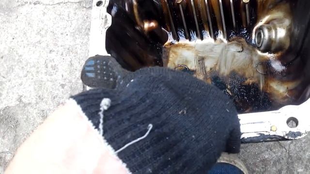 Небольшая трещина поддона от AUDI смотреть онлайн