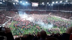 Спартак - Чемпион! Болельщики выбегают на поле