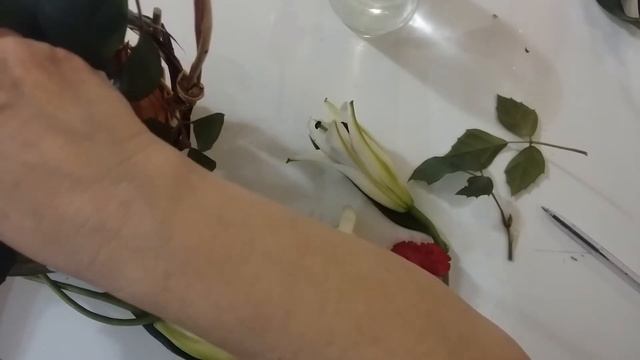 Скетчинг маркерами. Цветочная композиция для урока по ботаническому скетчингу смотреть онлайн