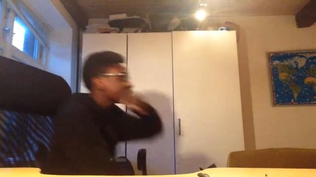 Eating Nasty Bugs Challenge! смотреть онлайн