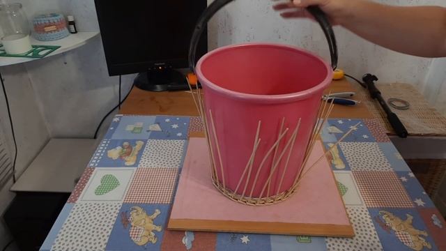МК Корзина с ручками.Часть1.Плетение из бумажной лозы смотреть онлайн