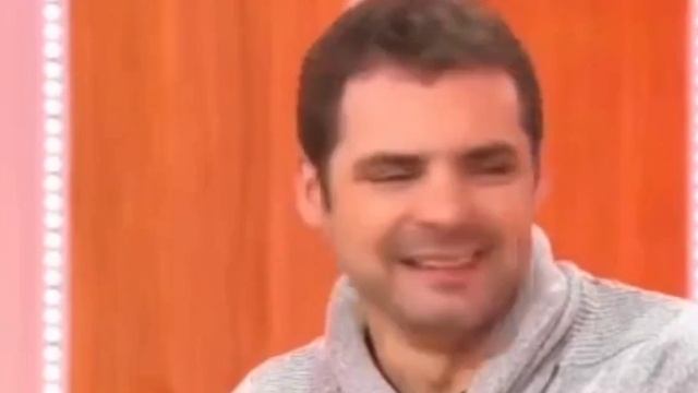 На телевидение позвали людей с необычным смехом, посадили рядом и стали смешить. смотреть онлайн