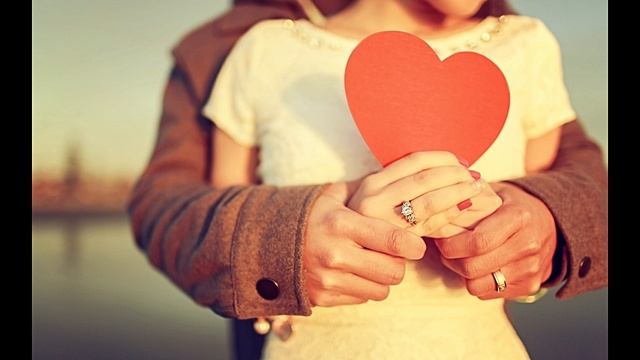 КАК ПОНЯТЬ, ЧТО ОНА ЗАИНТЕРЕСОВАНА В ТЕБЕ? смотреть онлайн