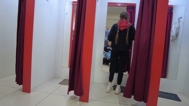 Покупаем Ульяне ветровку. Немного посидели в кафе. смотреть онлайн