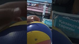 Как НАДУТЬ МЯЧ без иглы и насоса в домашних условиях