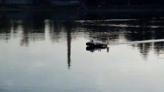 Модель ЖУК-4А - экраноплан с шасси на воздушной подушке смотреть онлайн