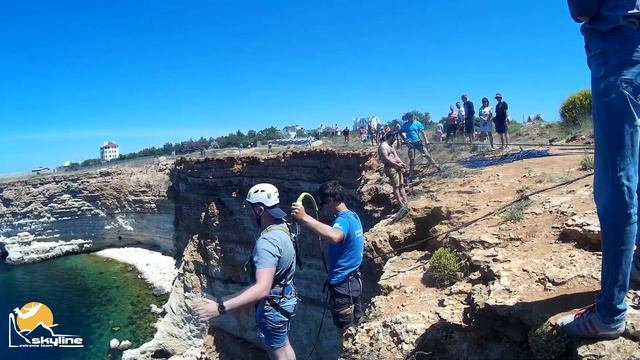 Сергей мыс Фиолент прыжки с верёвкой в Крыму с командой Skyline смотреть онлайн