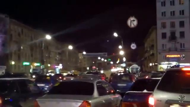 Красивый новогодний пейзаж в центре города смотреть онлайн