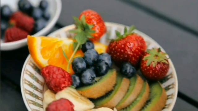 ВЕЧНО ПОТНАЯ И ЗЛАЯ НА ВЕСЬ МИР. ИННА СУДАКОВА. ОБЗОР ВЛОГА. смотреть онлайн