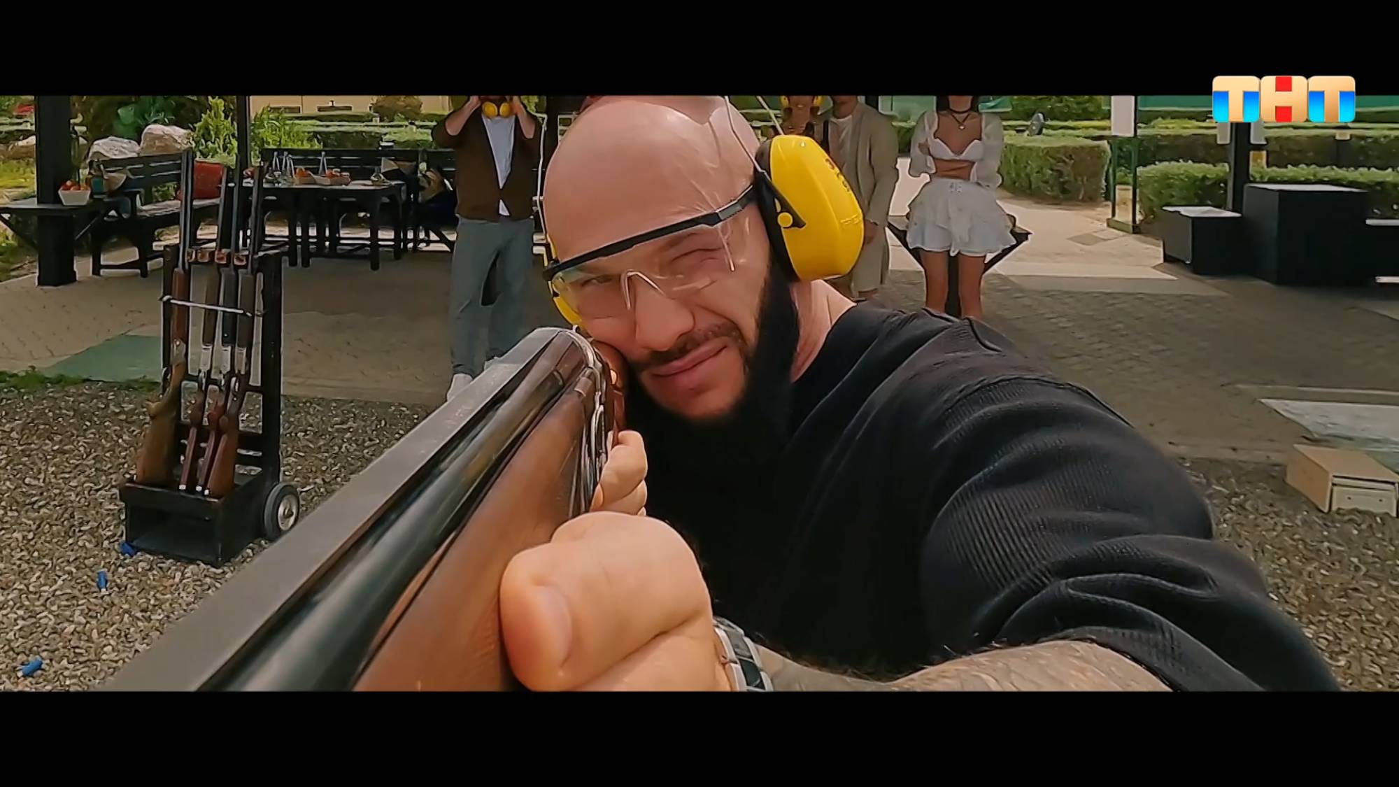 Стрельба из ружья по по летающим тарелкам смотреть онлайн