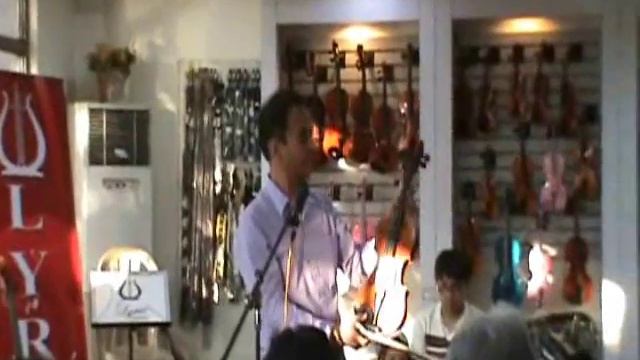 Coke Bolipata playing a Bachendorff violin смотреть онлайн