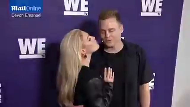 Heidi Montag and Spencer Pratt share a... смотреть онлайн
