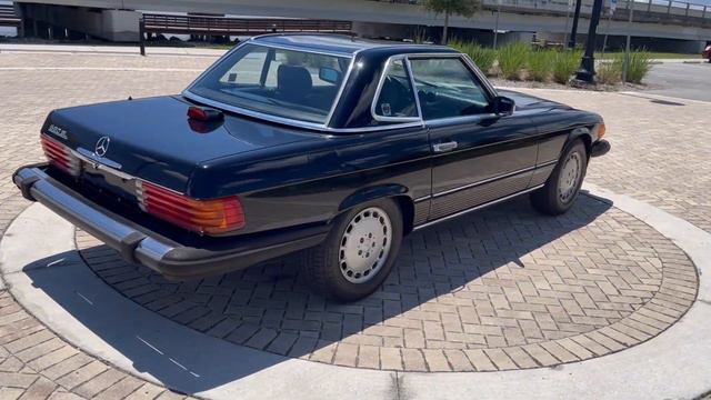 1986 Mercedes 560SL Triple Black смотреть онлайн