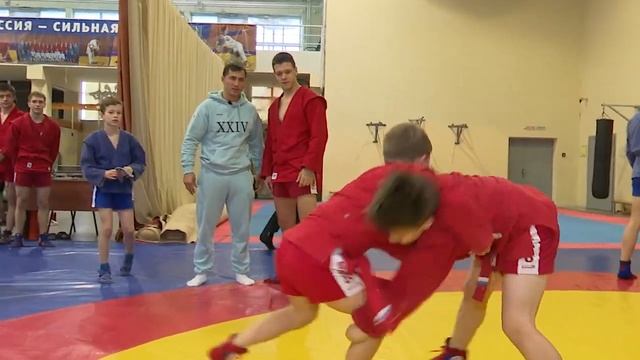 Реутов посетил олимпийский чемпион Роман Власов 07.11.22 смотреть онлайн