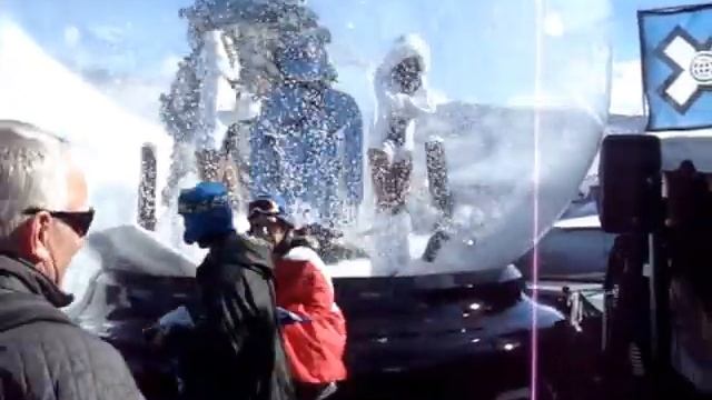 ACME GIANT INTERACTIVE SNOWGLOBE! смотреть онлайн