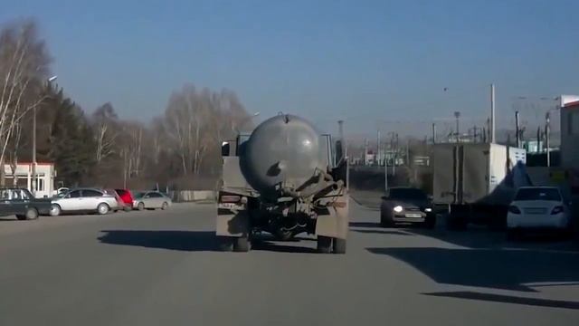 Как не нужно вести себя на дорогах.ДТП смотреть онлайн
