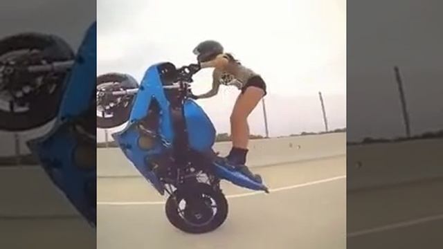 Красотка на мотоцикле смотреть онлайн