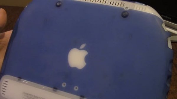 iBook G3 Clamshell [Indigo, Firewire] (2000) - Time Travel