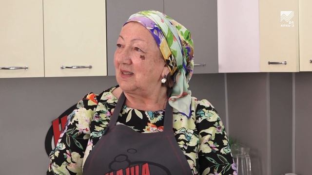 Наша кухня. Готовим рыбу с курицей на овощной подушке и блины (18.06.2023) смотреть онлайн